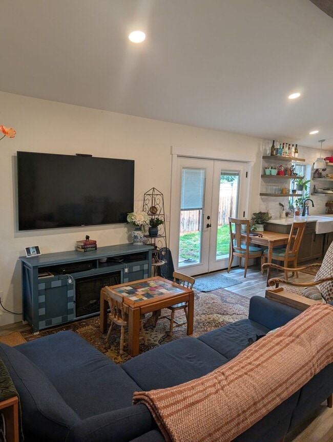 Foto del edificio - Beautifully Remodeled 3 Bed/2 Bath on Bend...