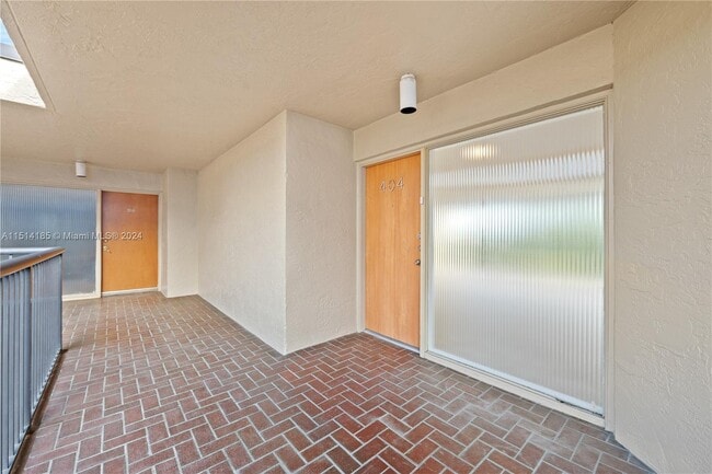Building Photo - 6601 SW 116th Ct
