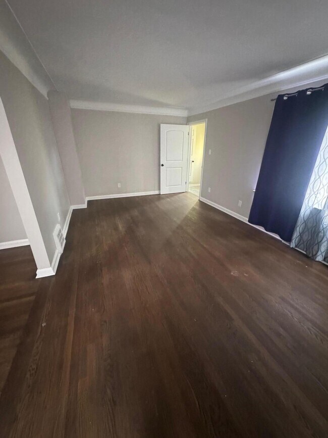 Building Photo - 14591 Mettetal St