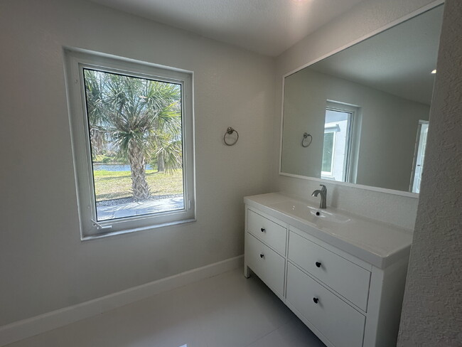 Building Photo - Waterfront 3-Bedroom Home in Rotonda West