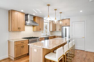 Building Photo - 11 Walnut St