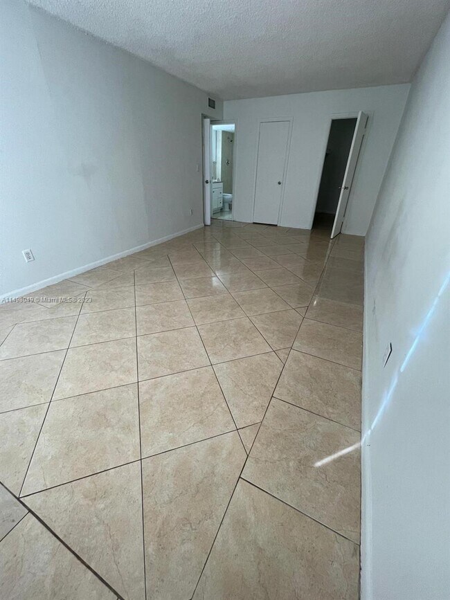 494 NW 165th St Unit C105, Miami, FL 33169 Condo for Rent in Miami, FL