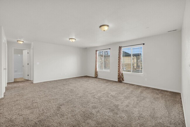 Foto del edificio - 3 Bedroom 2 Bathroom Condo in Eagle Mountain!