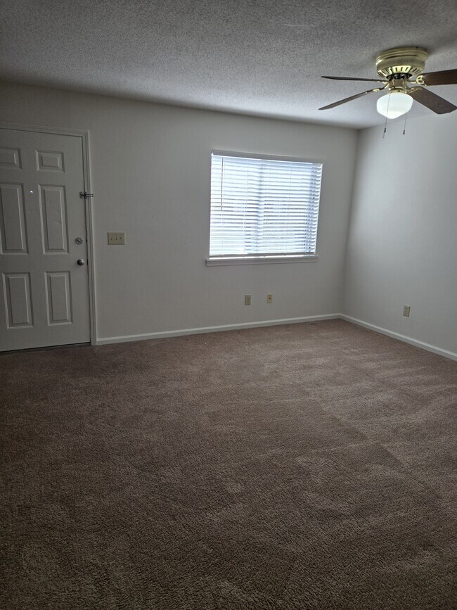 Foto del edificio - 3703 Southborough Rd