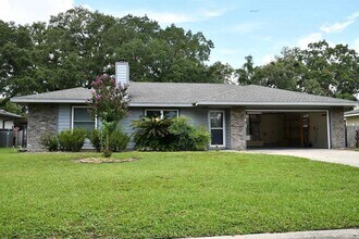 Building Photo - 5934 NW 37th Dr