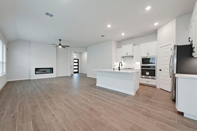 Building Photo - 201 Arches Dr