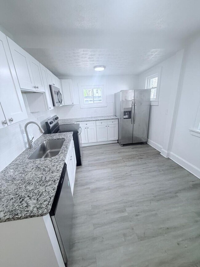 Foto del edificio - Gorgeous 4 bd, 1.5 bth Cleveland Heights Stunner!