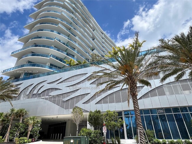 Foto del edificio - 17550 Collins Ave