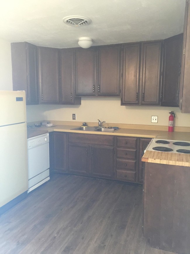 Kitchen - 305 W Virginia Ave