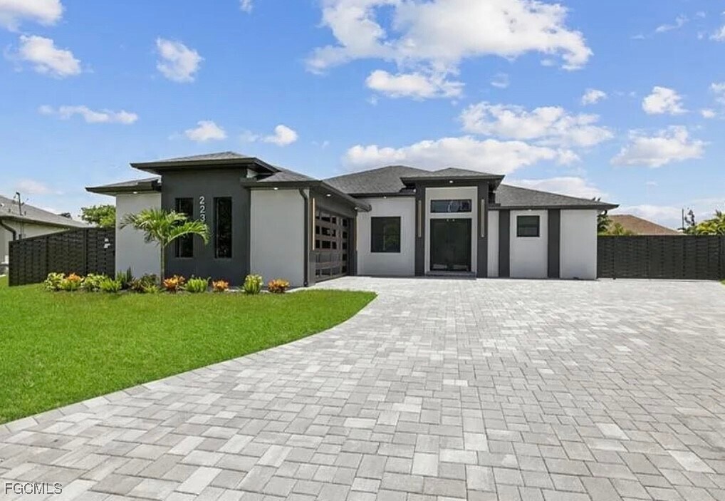 Foto principal - 223 SW 22nd Ct