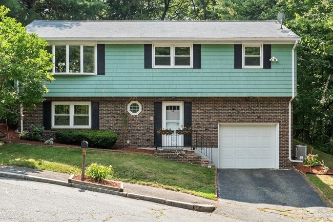 Building Photo - 27 Ridge Hill Ave