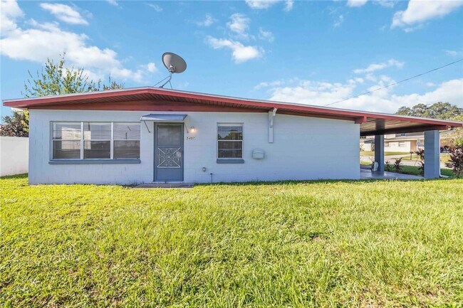 Foto del edificio - 5402 Curry Ford Rd
