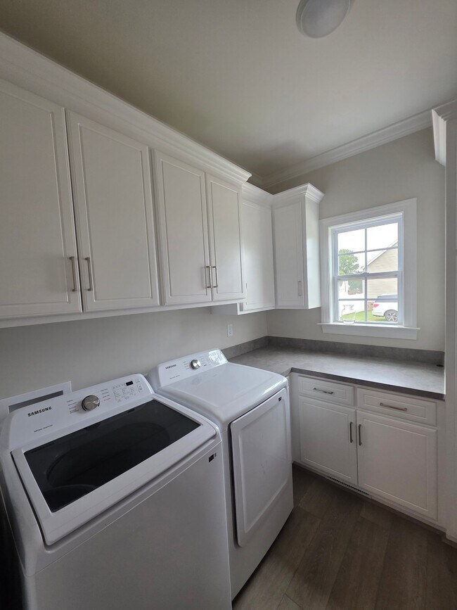 Foto del edificio - 7328 Twin Pines Rd