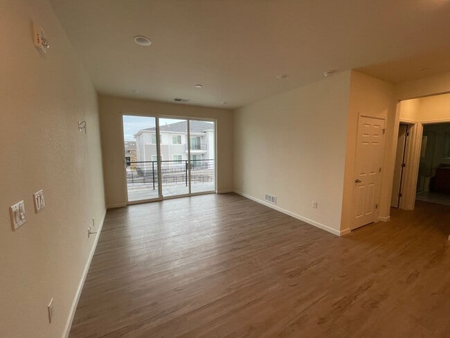 Building Photo - ADA approved 2 bedroom home close to conve...