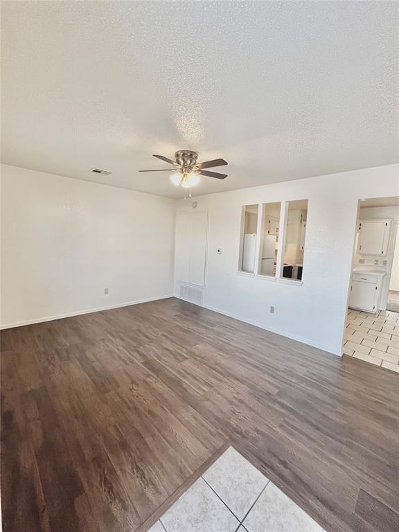 Foto del edificio - 1901 E Lindsey St