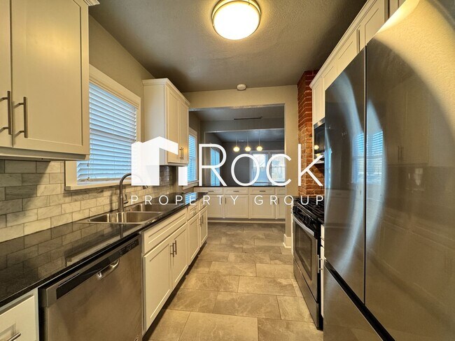 Building Photo - Must See 3 Bedroom/3 Bathroom Home near Edgemere Park