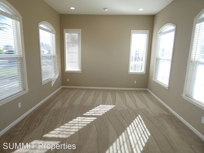 Building Photo - 5 br, 4 bath House - 1042 Swan River Court