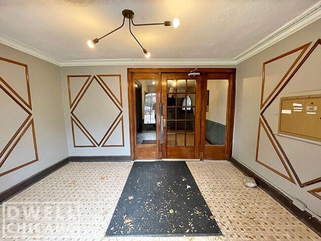 Foto del edificio - 2121 N Albany Ave