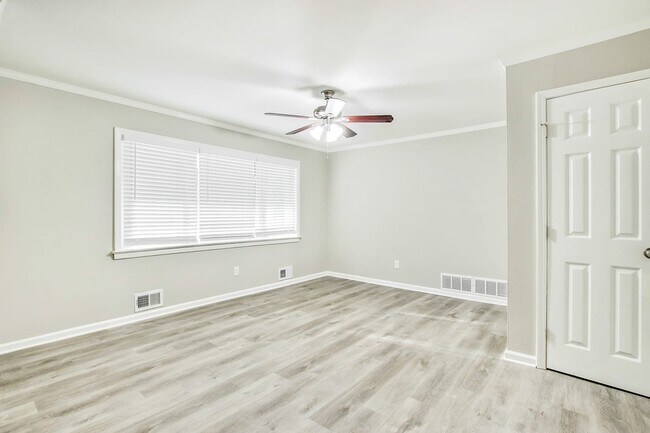 Building Photo - 3207 Cloverhurst Dr