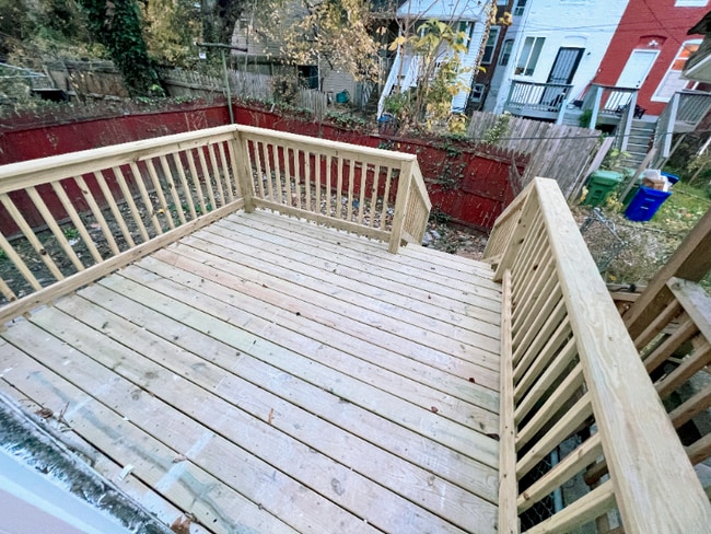 Building Photo - 720 E 41st St