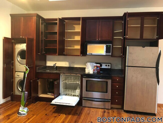 Building Photo - 600 Columbia Rd