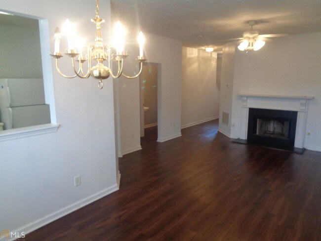 Building Photo - 33 Oak Green Dr