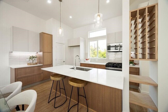 Foto del edificio - 1739 Mary St