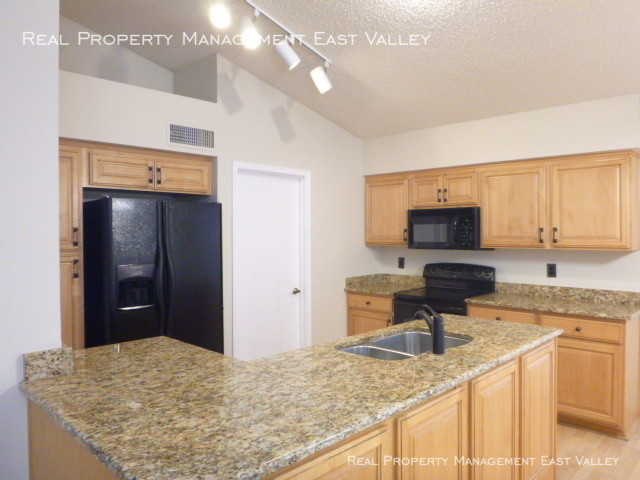 Building Photo - 4 Bedroom with Pool and RV gate in North Mesa