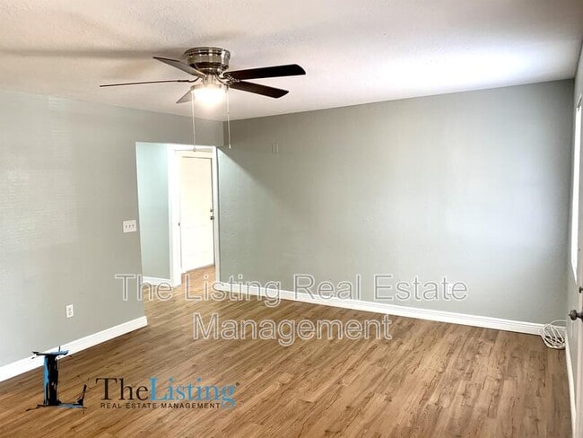 Photo - 8015 N 10th St House