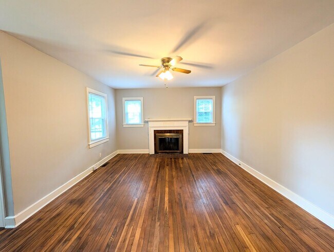 Building Photo - 401 Furches St