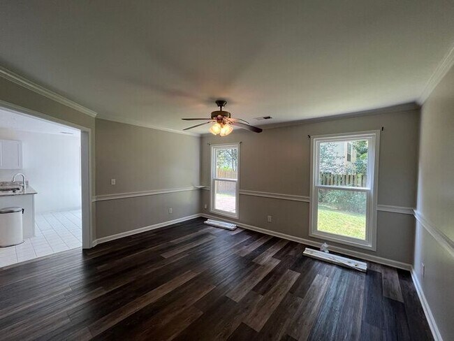 Building Photo - 105 Sweetwater Trce