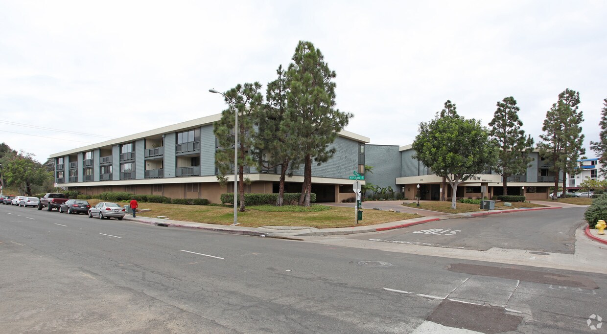 Building Photo - West View