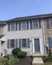 Building Photo - 812 Knoll Dr