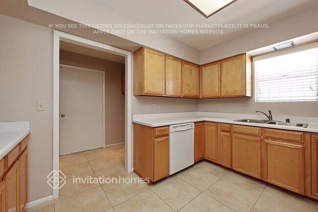 Building Photo - 3029 S Country Club Way