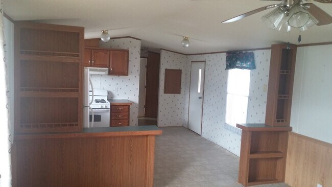 Building Photo - 17 Maple Ln