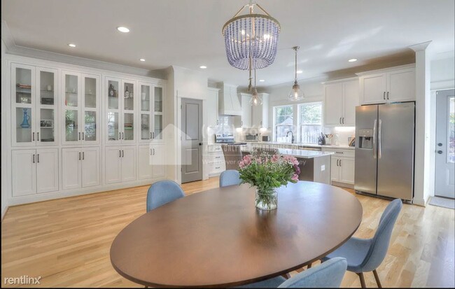 Building Photo - 3 br, 3 bath Condo - 302 Queen Ave -