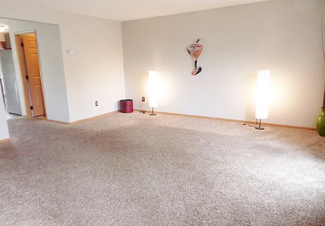 Building Photo - Beautiful 4 bedroom 2.5 bath home in Lewis Center