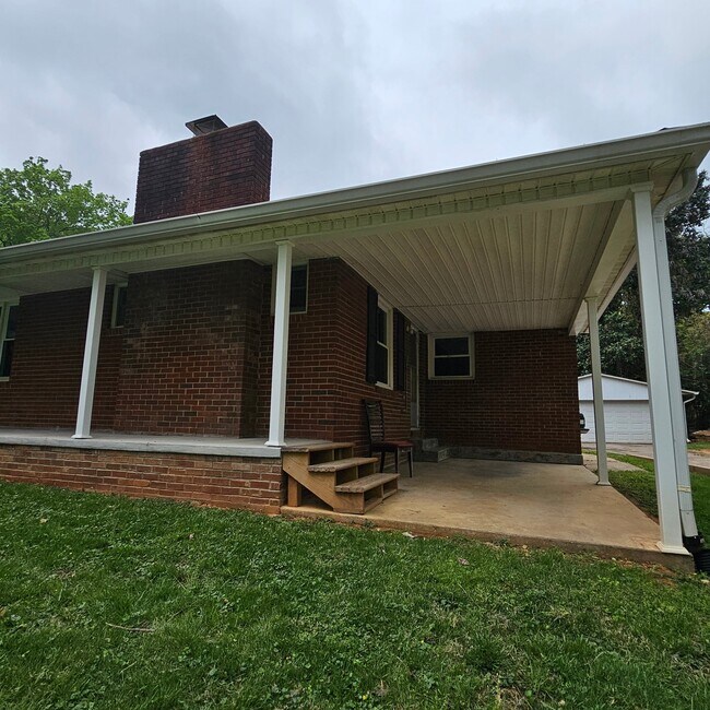 Foto del edificio - 548 Greenway Dr