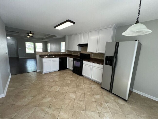 Building Photo - 222 Bermuda Lakes Dr