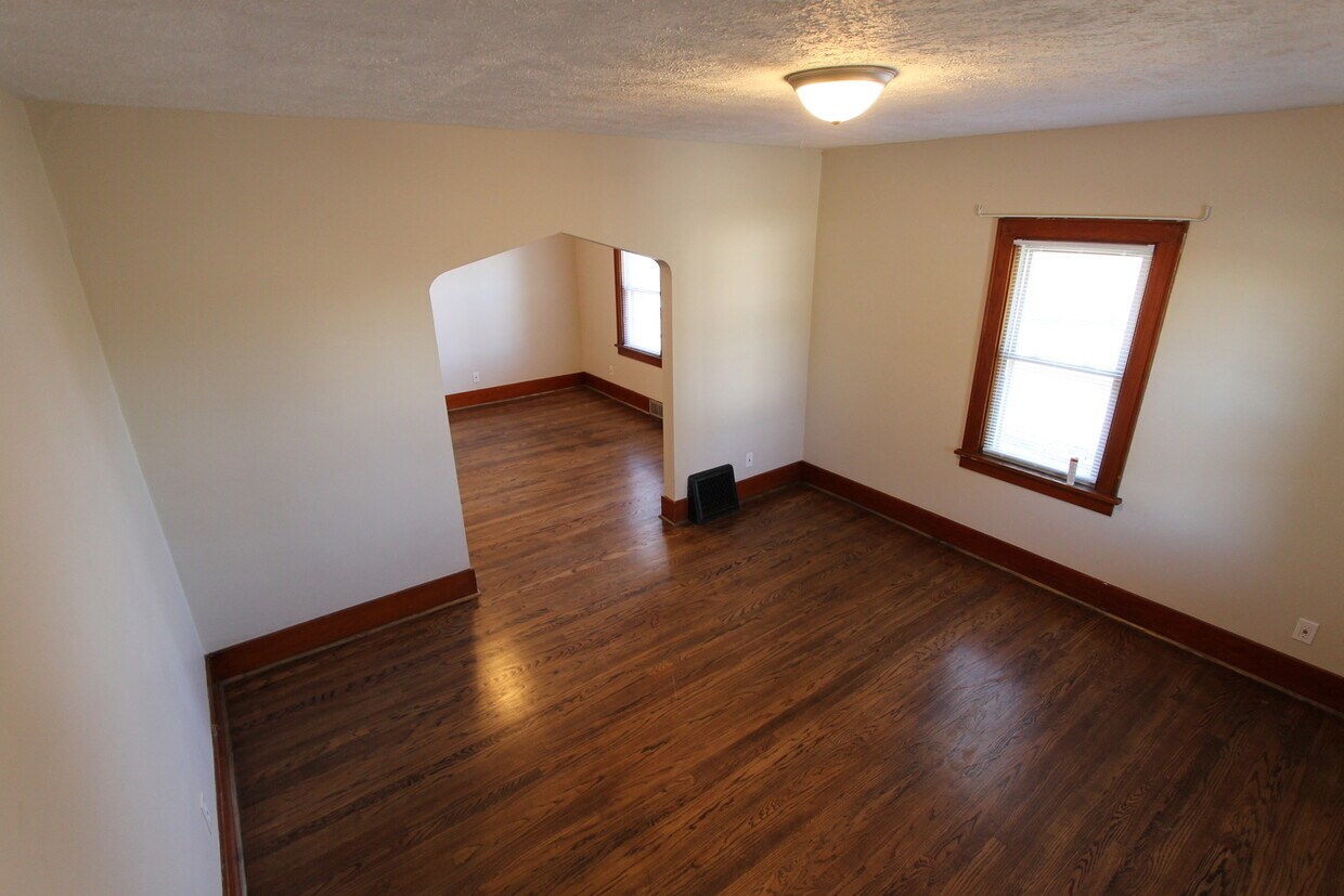 Primary Photo - Beautiful Two Bedroom Home Near Downtown. ...