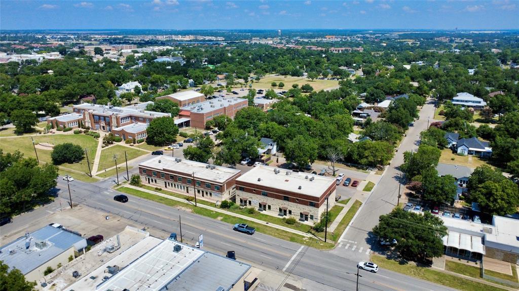Foto principal - 609 E University Ave