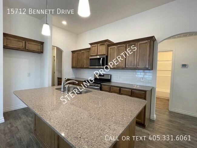 Foto del edificio - 15712 Bennett Dr