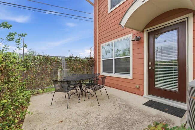 Foto del edificio - 1101 Grove Blvd