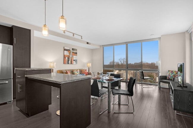 Building Photo - 3718 Midtown Dr