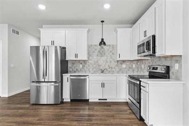 Foto del edificio - VIDEOTOUR: Newer Townhouse located in Neenah! PETS WELCOME