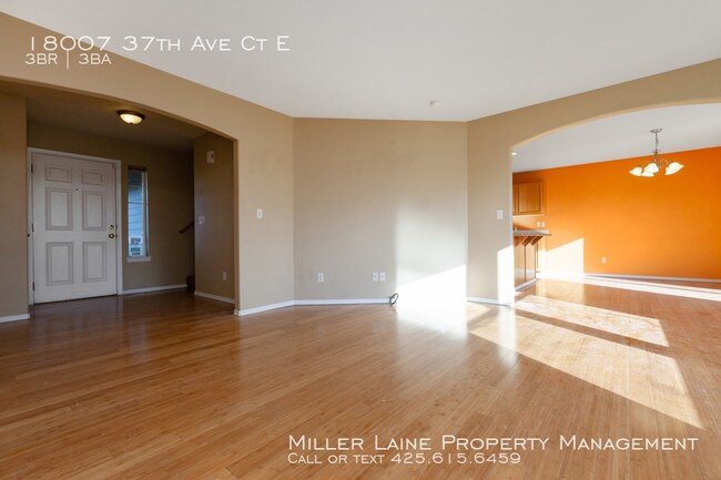 Building Photo - Tacoma 3 Bedroom, Minutes to JBLM!