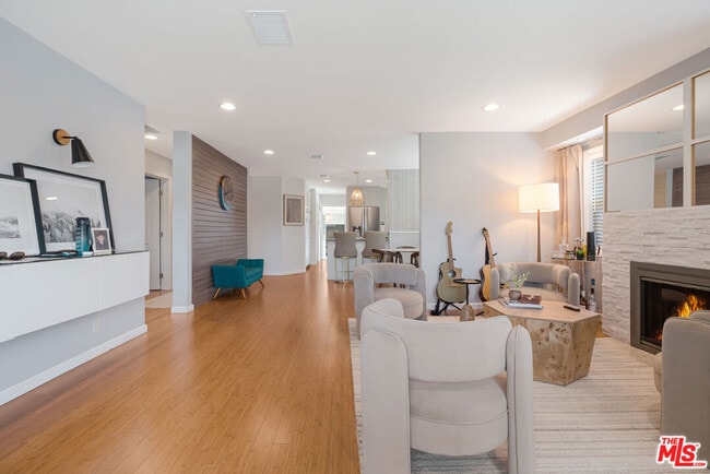 Foto del edificio - 7353 W 82nd St