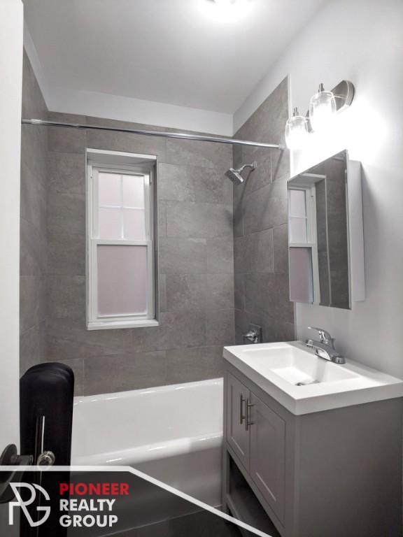 Foto del edificio - 3 bedroom in CHICAGO IL 60626