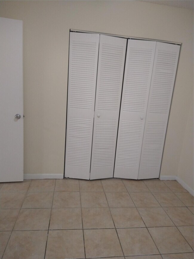 Building Photo - 8850 Royal Palm Blvd