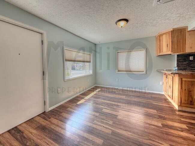 Foto del edificio - Spacious Dwight Merkel Home